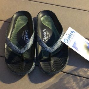 Tony Little Cheeks flip flops. Brand new. Size 7